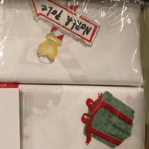 NEW! Rae Dunn NORTH POLE SANTA & MRS CLAUS CHRISTMAS QUEEN SIZE SHEETS - Picture 7 of 9